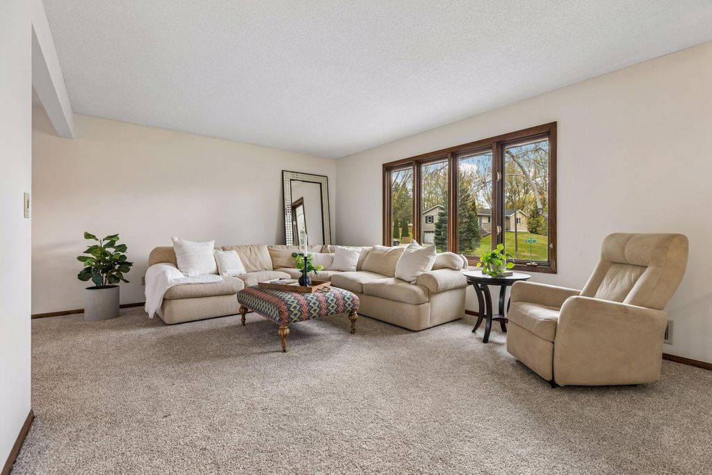 Photo of 2720 Pineview Lane N, Plymouth, MN 55441 (MLS # 7028754)