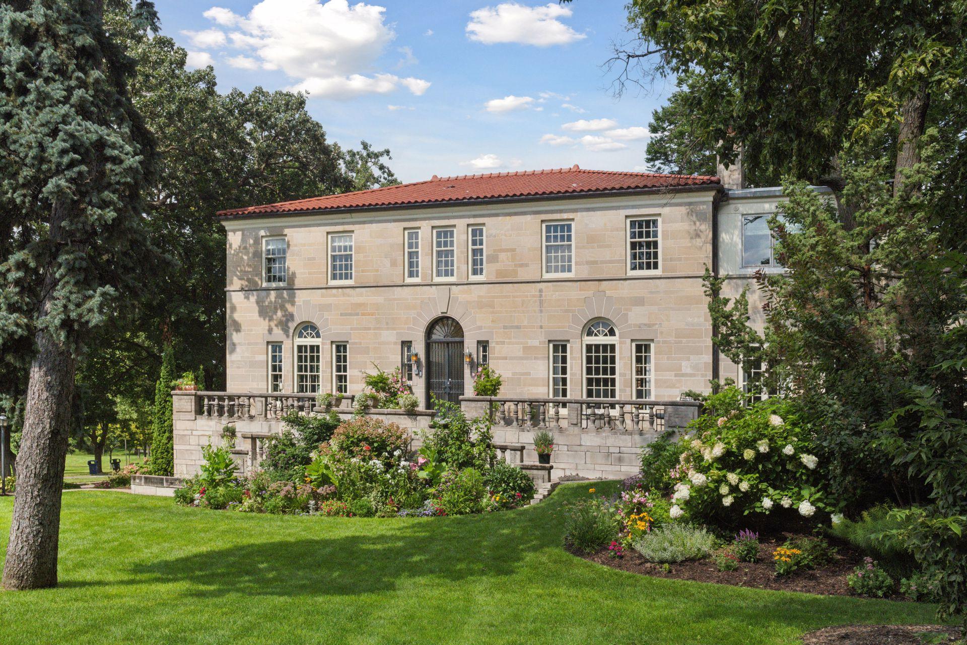 2308 W Lake Of The Isles Parkway