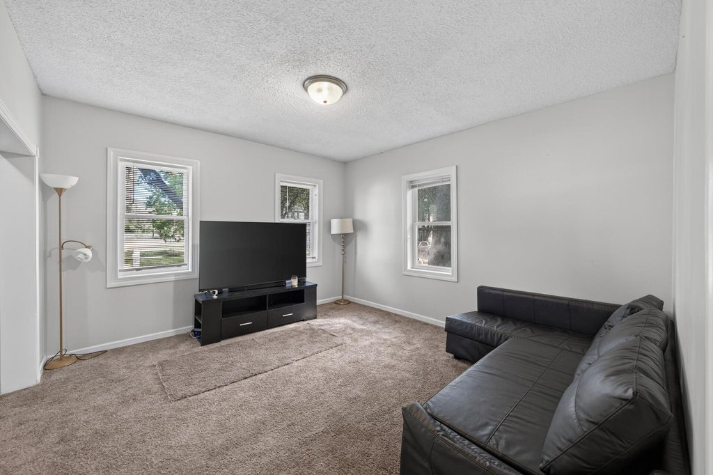 Photo of 1076 Ross Avenue, Saint Paul, MN 55106 (MLS # 7146536)