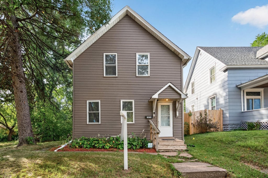 Photo of 1076 Ross Avenue, Saint Paul, MN 55106 (MLS # 7146536)