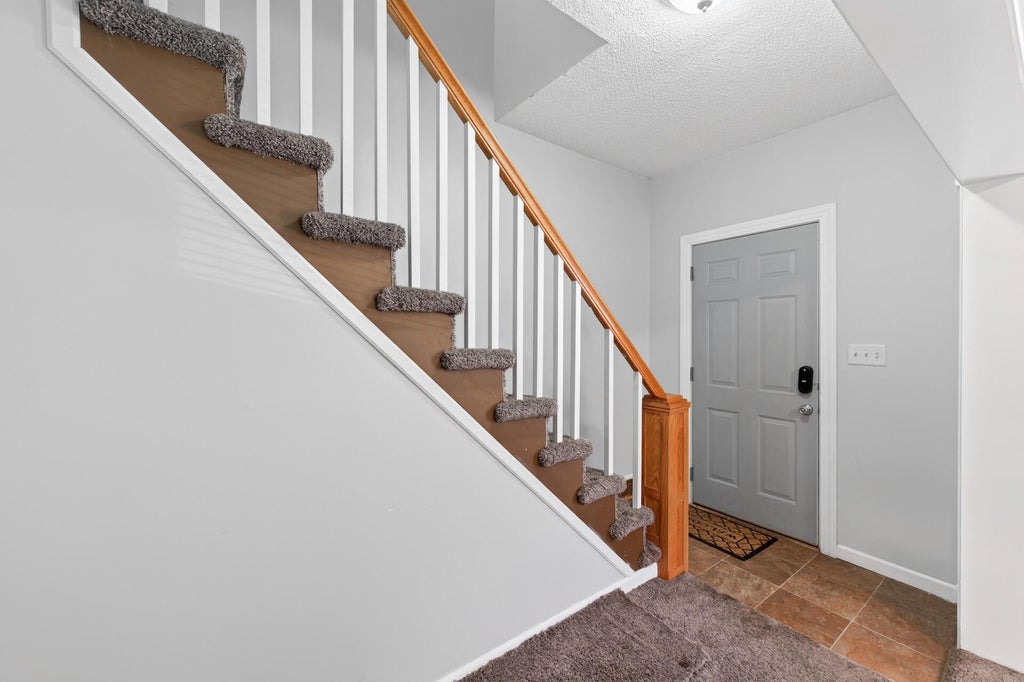Photo of 1076 Ross Avenue, Saint Paul, MN 55106 (MLS # 7146536)