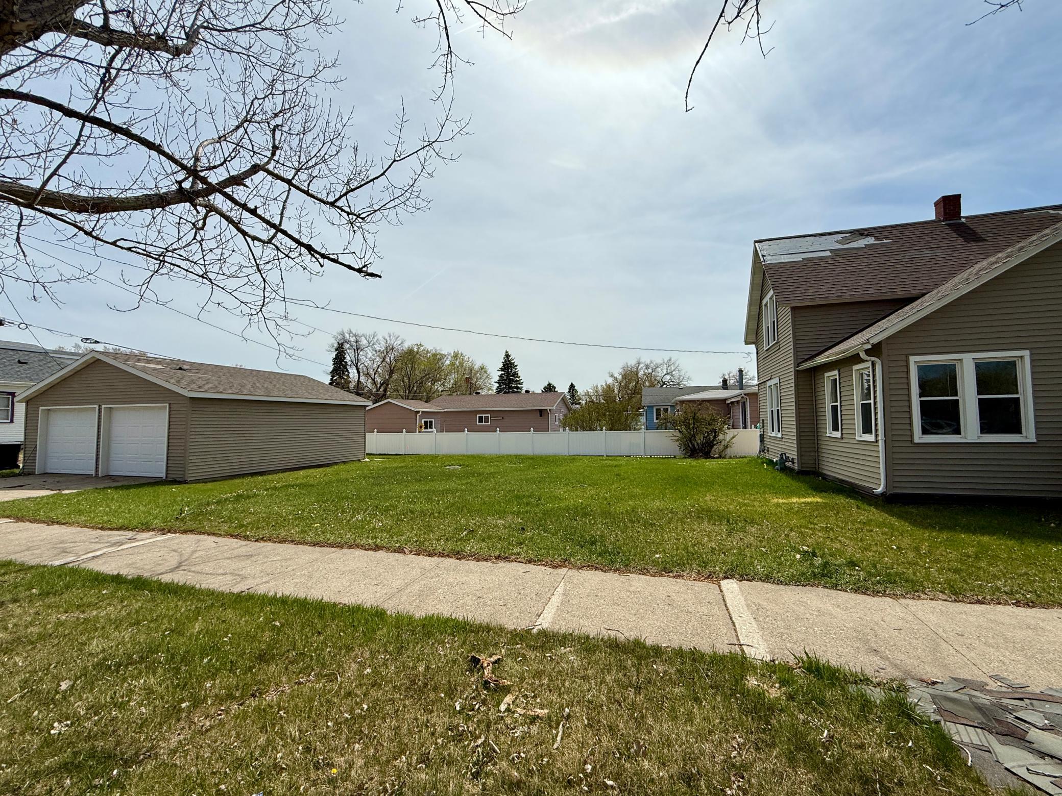 755 4th Street SW