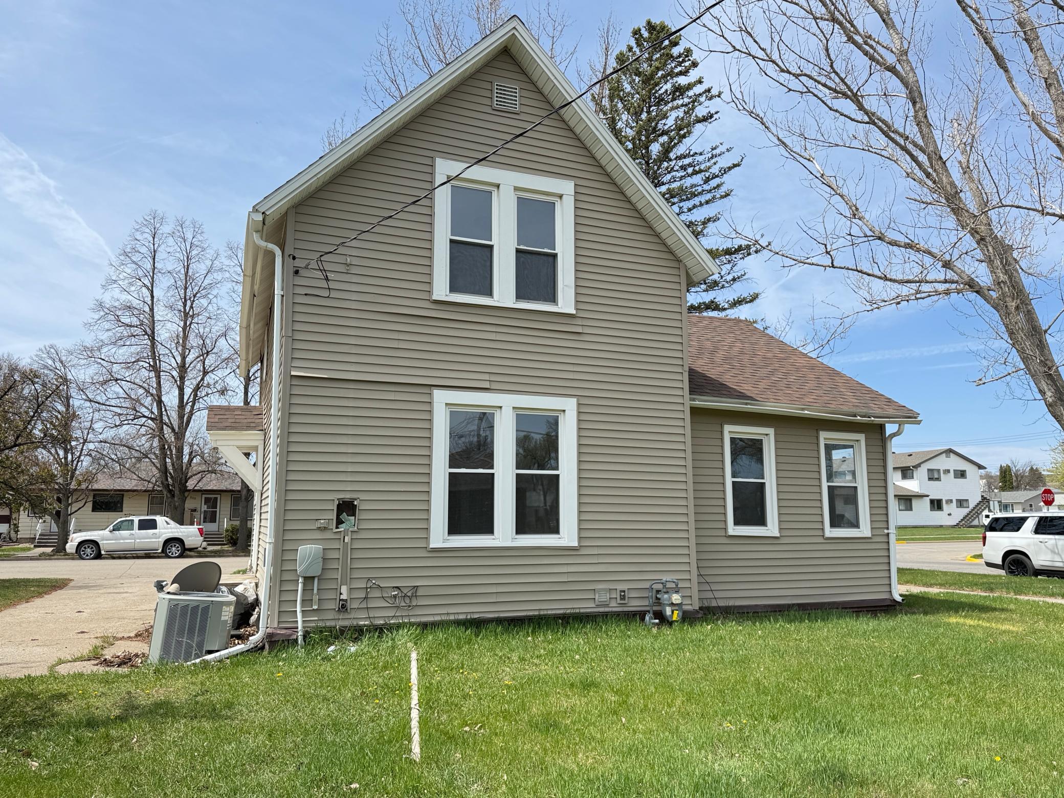755 4th Street SW