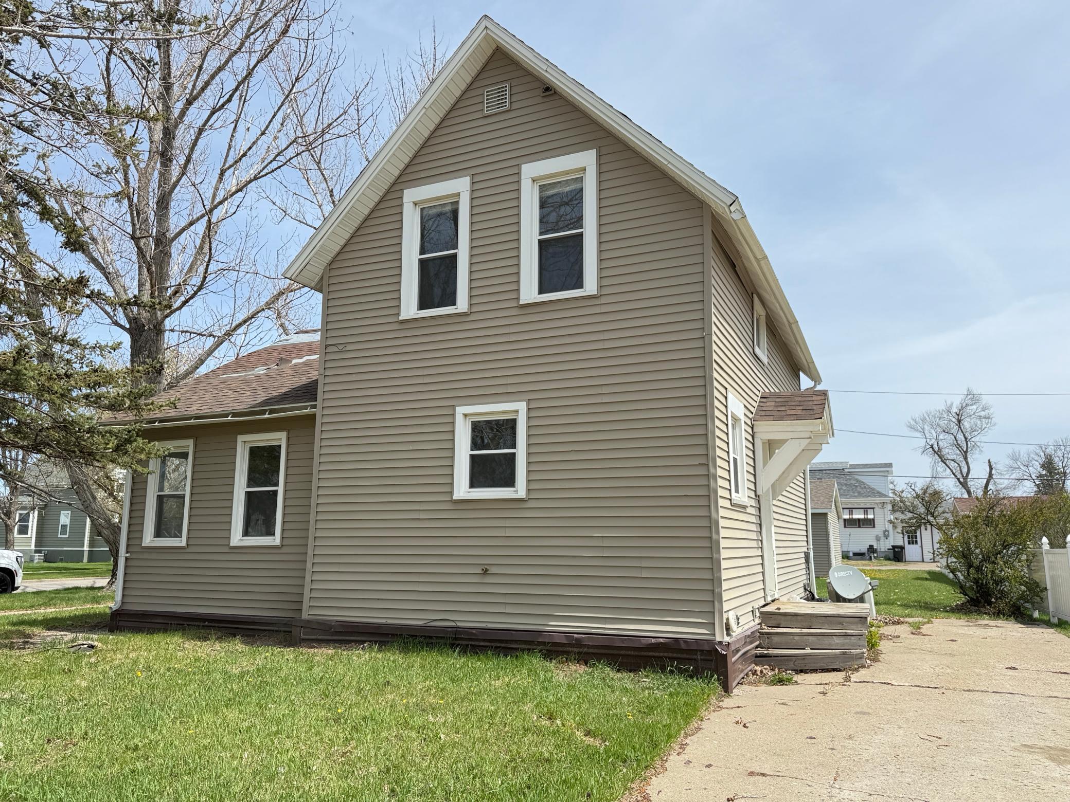 755 4th Street SW