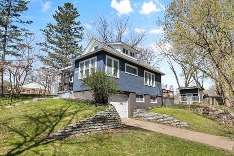 Photo of 695 Idaho Avenue E, Saint Paul, MN 55106 (MLS # 7035908)