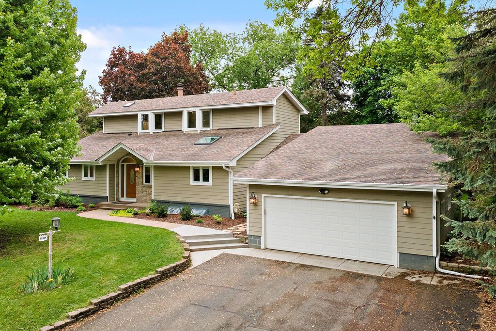 Photo of 13412 Tudor Road, Hopkins, MN 55305 (MLS # 7061415)