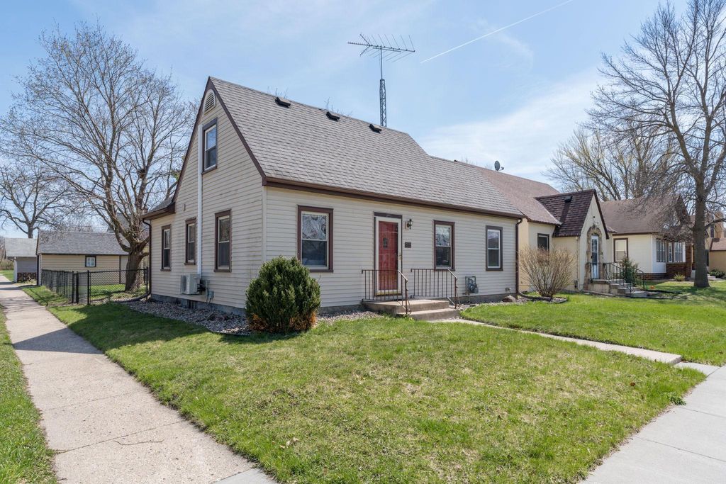 Photo of 185 N Park Avenue, Le Center, MN 56057 (MLS # 7059215)