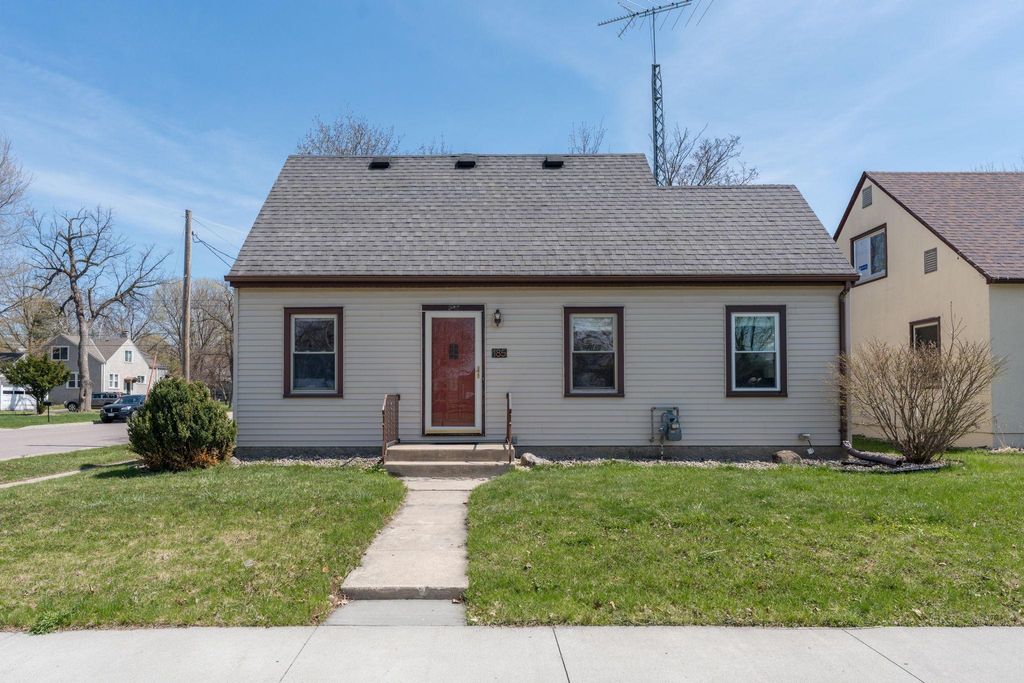 Photo of 185 N Park Avenue, Le Center, MN 56057 (MLS # 7059215)