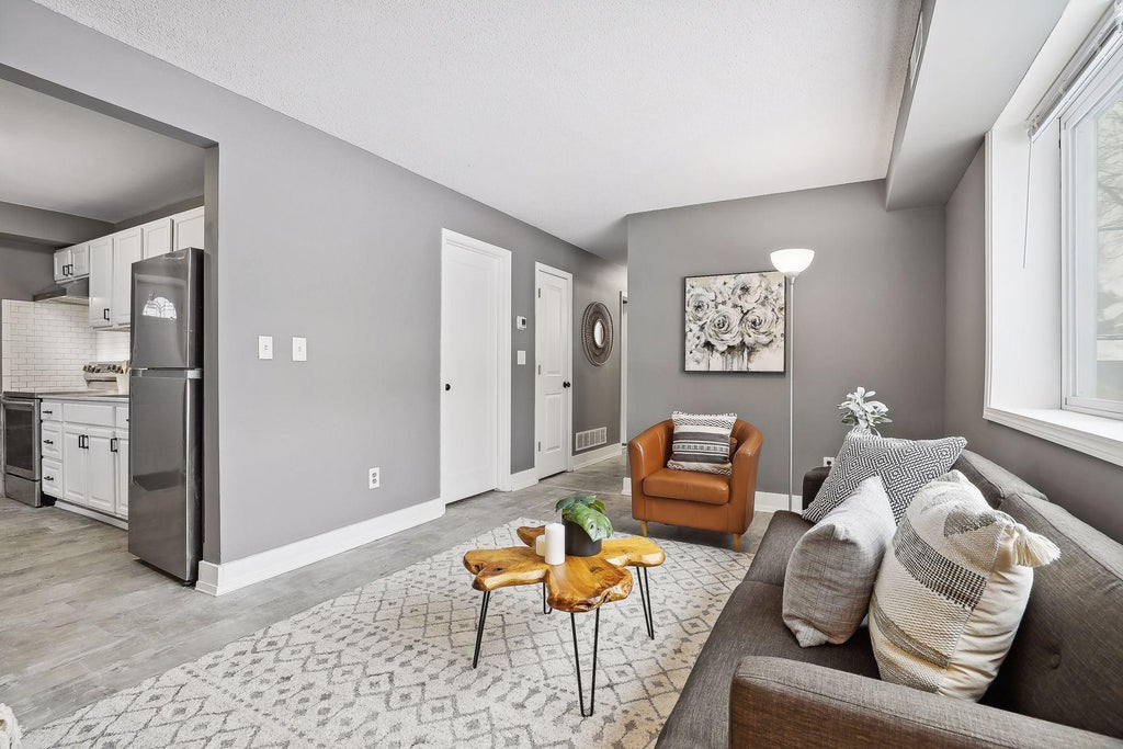 Photo of 439 Arlington Avenue E, Saint Paul, MN 55130 (MLS # 7157945)