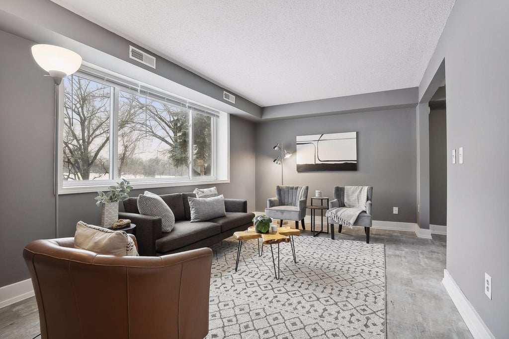 Photo of 439 Arlington Avenue E, Saint Paul, MN 55130 (MLS # 7157945)