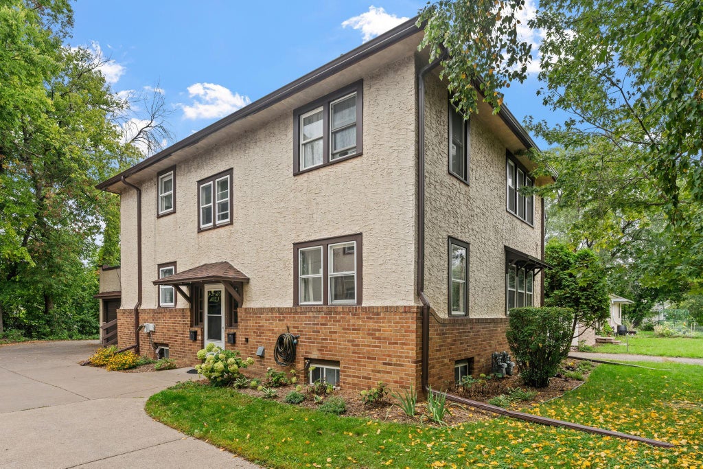 Photo of 261 Robie Street W, Saint Paul, MN 55107 (MLS # 7152827)