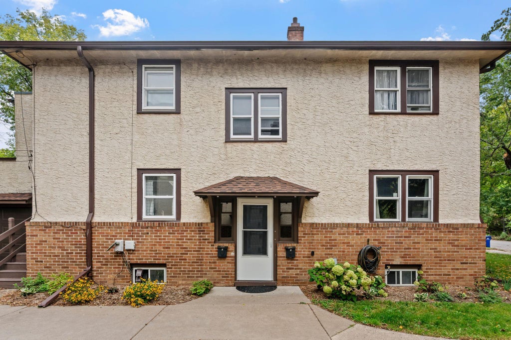 Photo of 261 Robie Street W, Saint Paul, MN 55107 (MLS # 7152827)