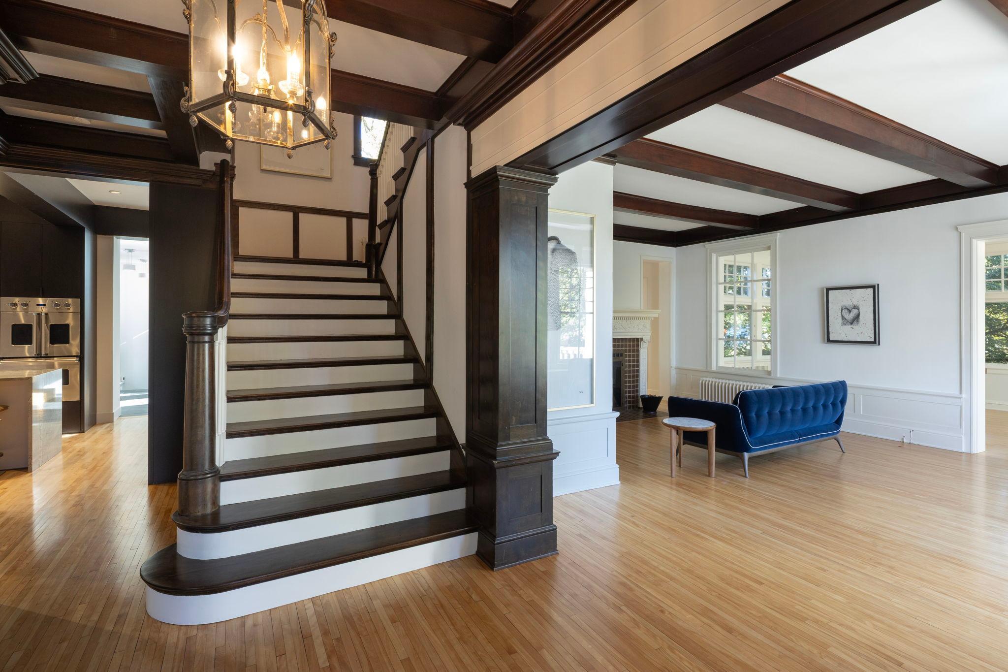 2700 W Lake Of The Isles Parkway