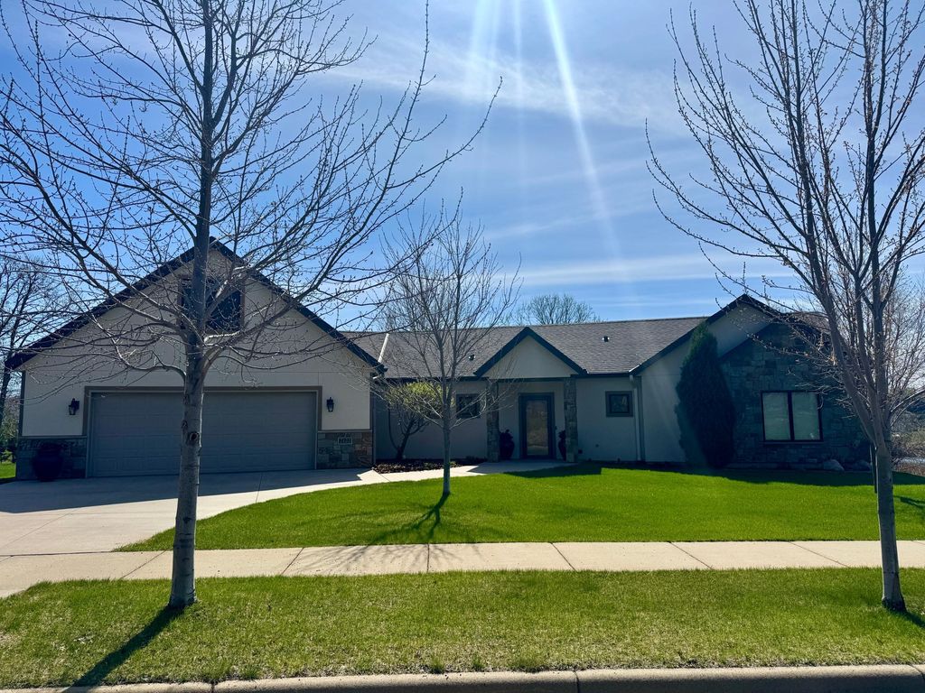 Photo of 2122 37th Street S, Saint Cloud, MN 56301 (MLS # 7061576)