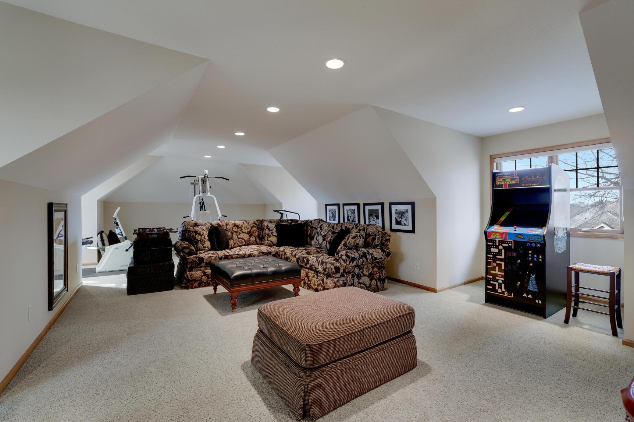Eden Prairie, Minnesota, 55347, United States, 4 Bedrooms Bedrooms, ,4 BathroomsBathrooms,Residential,Active,2035660