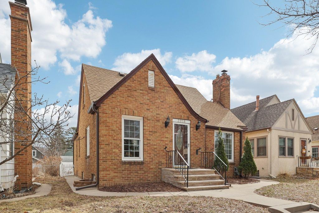 Photo of 3918 Washburn Avenue N, Minneapolis, MN 55412 (MLS # 7045610)