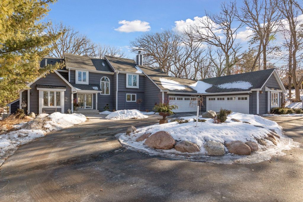 Photo of 4811 Highland Road, Minnetonka, MN 55345 (MLS # 6780328)