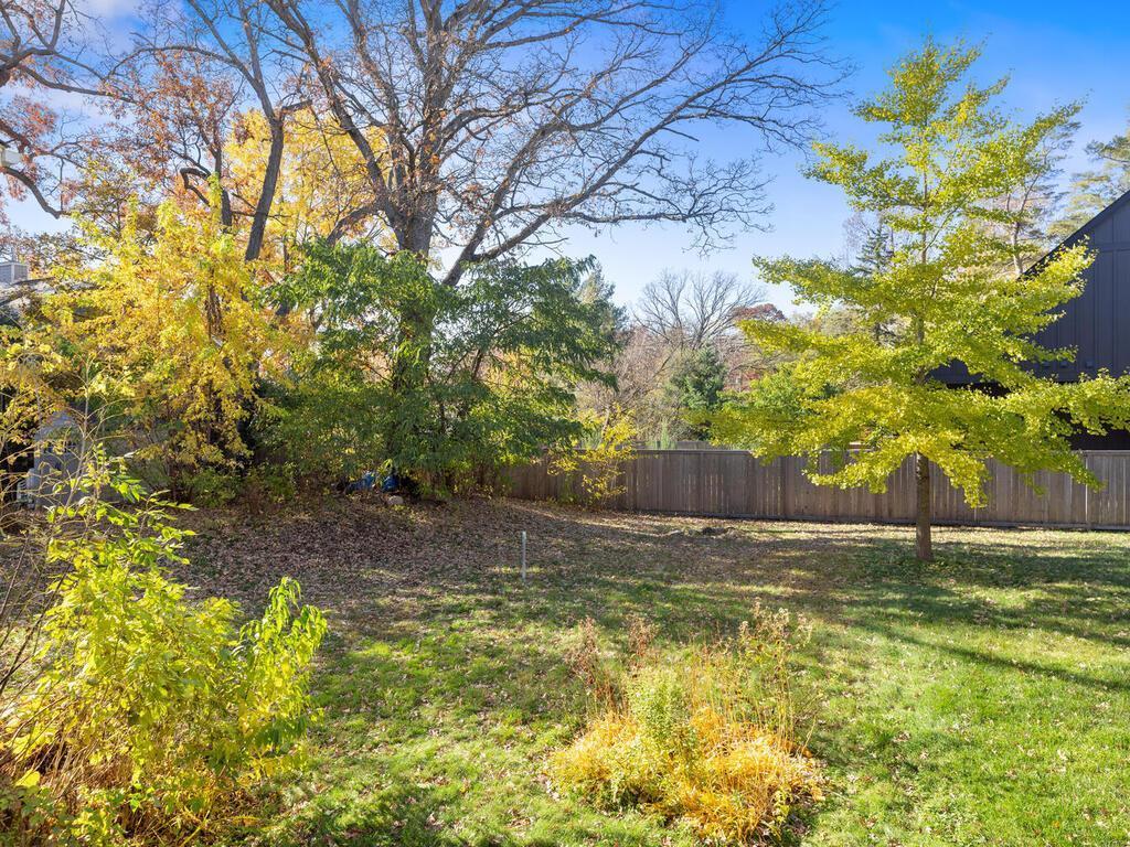 835 Mahtomedi Avenue