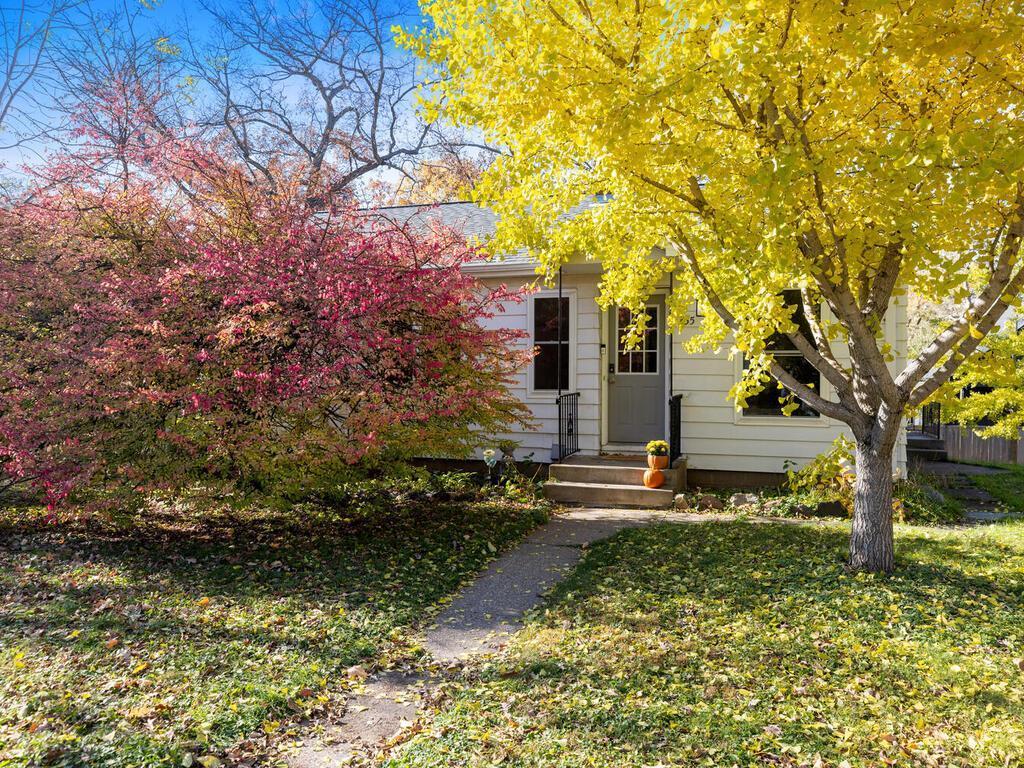 835 Mahtomedi Avenue