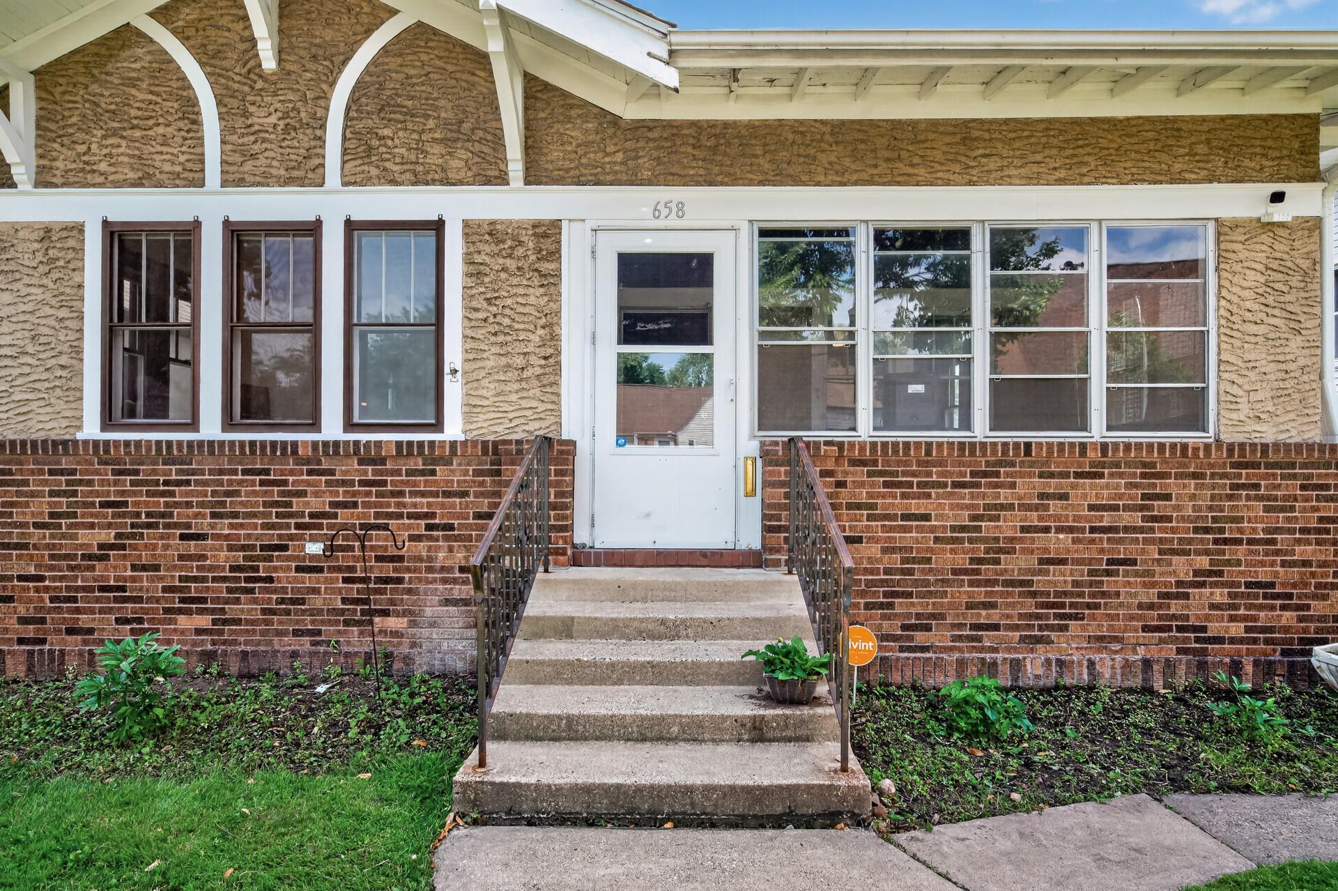658 Nebraska Avenue E