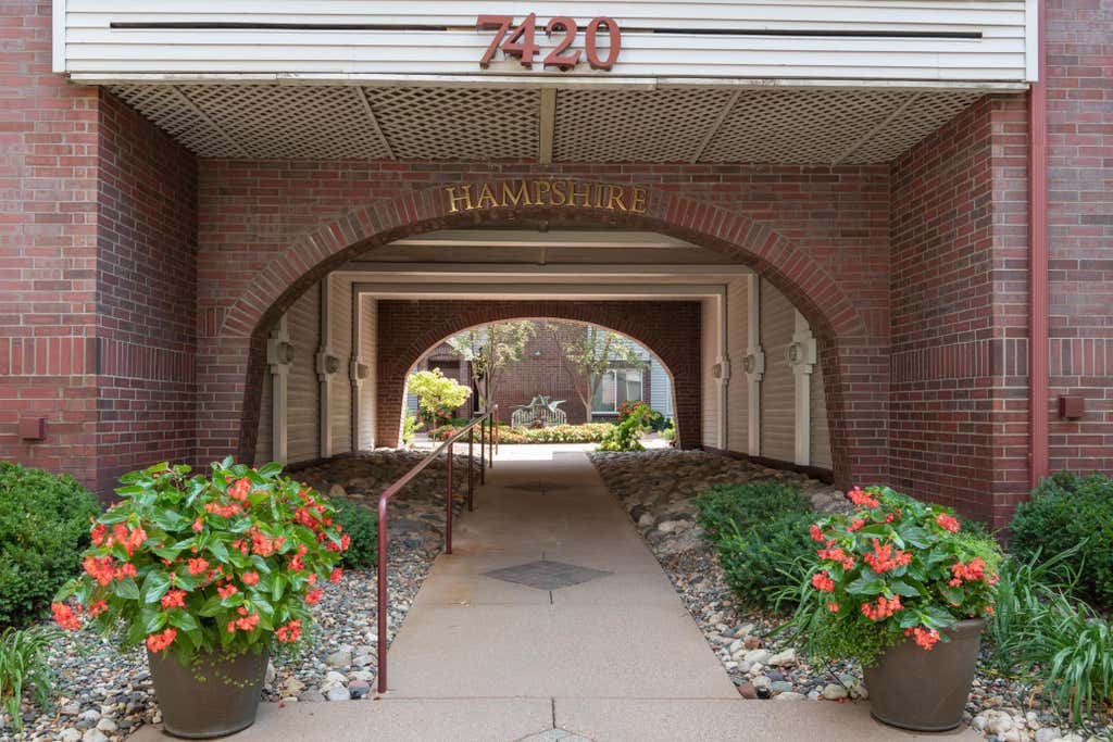 Photo of 7420 Edinborough Way #6105, Edina, MN 55435 (MLS # 7069745)