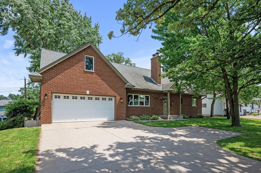 Photo of 6301 France Avenue S, Edina, MN 55410 (MLS # 6823507)