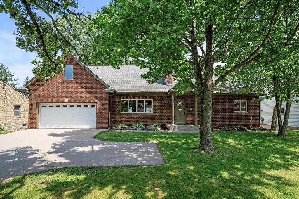 Photo of 6301 France Avenue S, Edina, MN 55410 (MLS # 6823507)