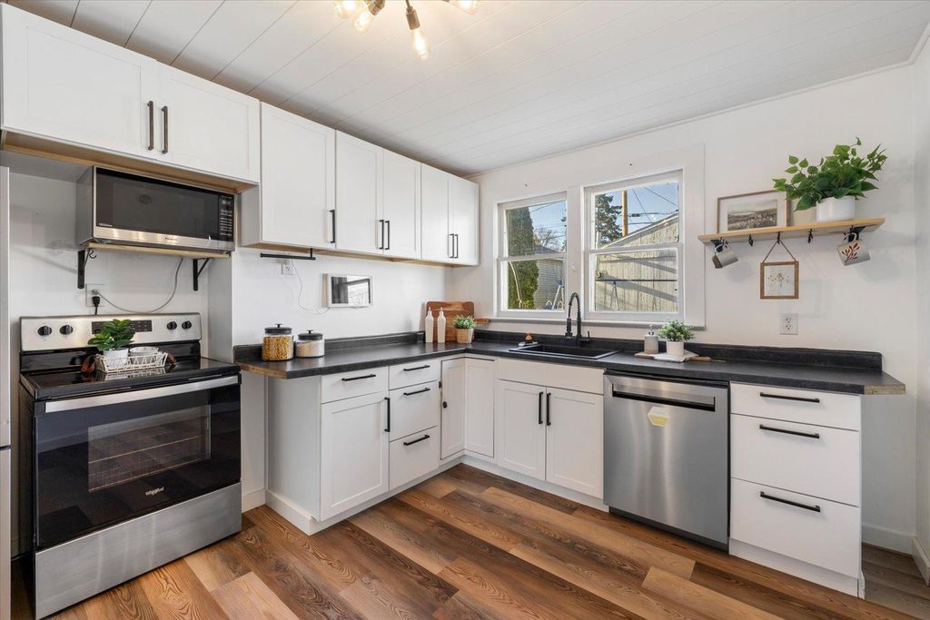 Photo of 604 3rd Street NW, Chisholm, MN 55719 (MLS # 7059451)