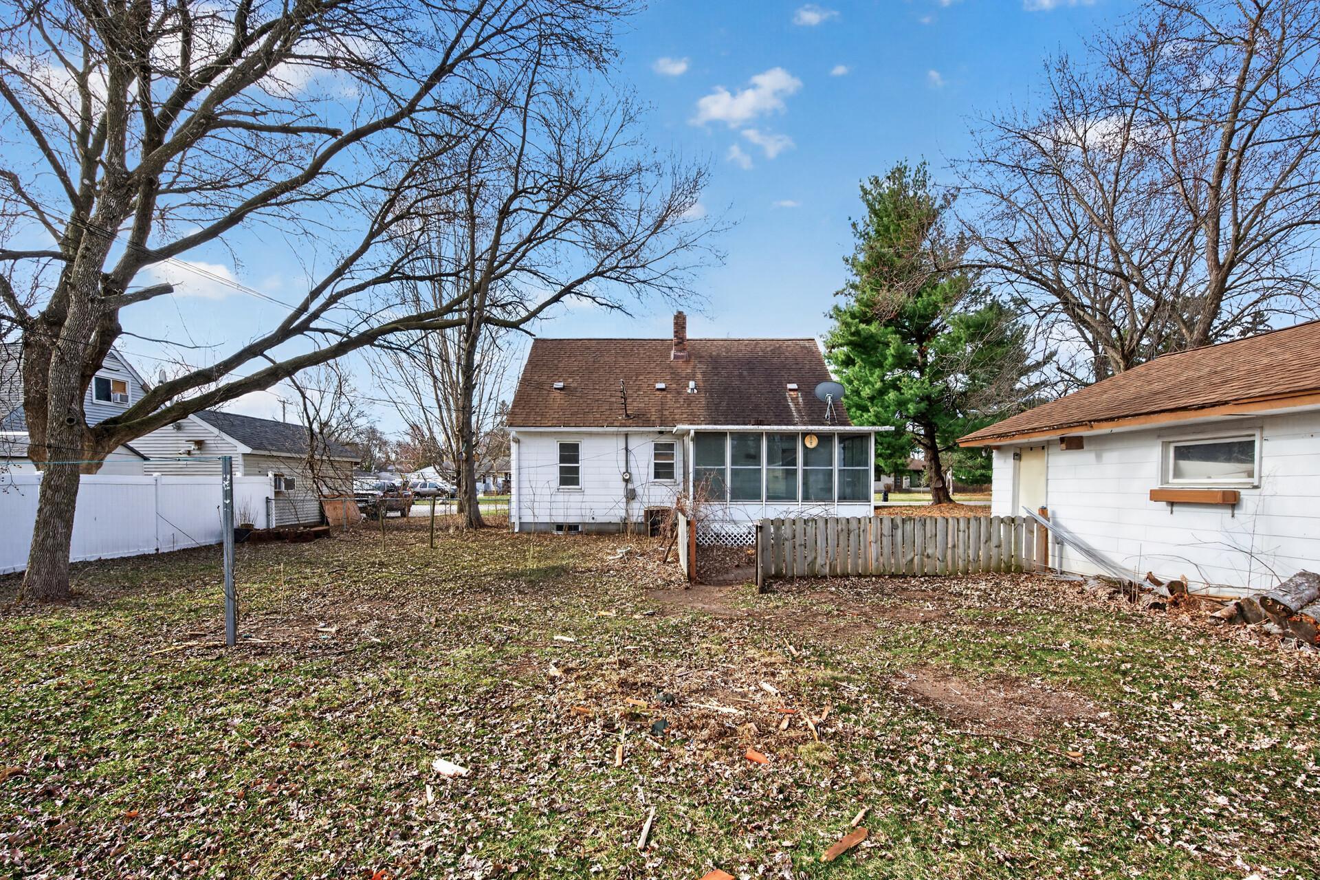 121 Roselawn Avenue E