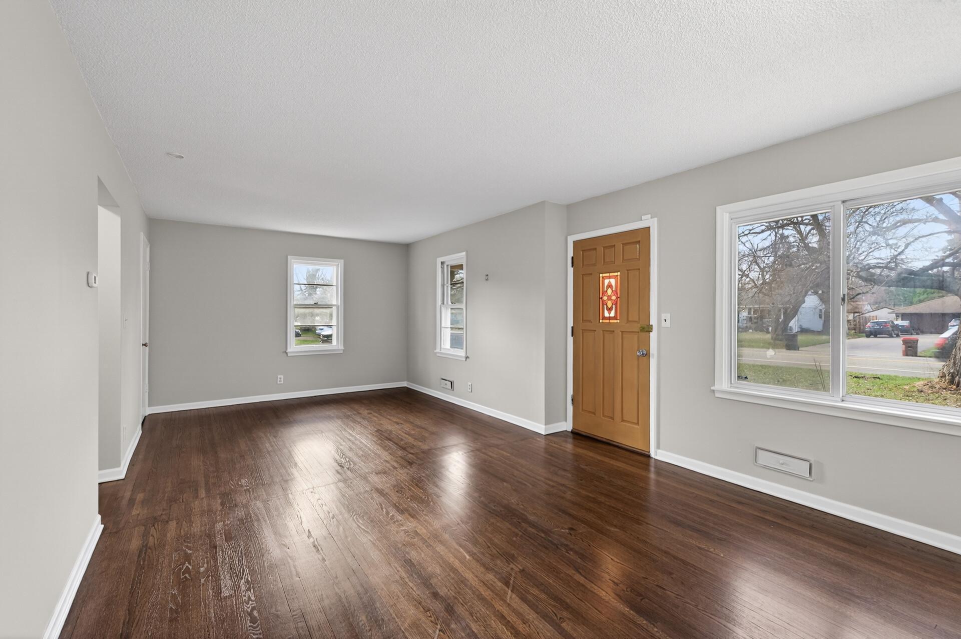 121 Roselawn Avenue E