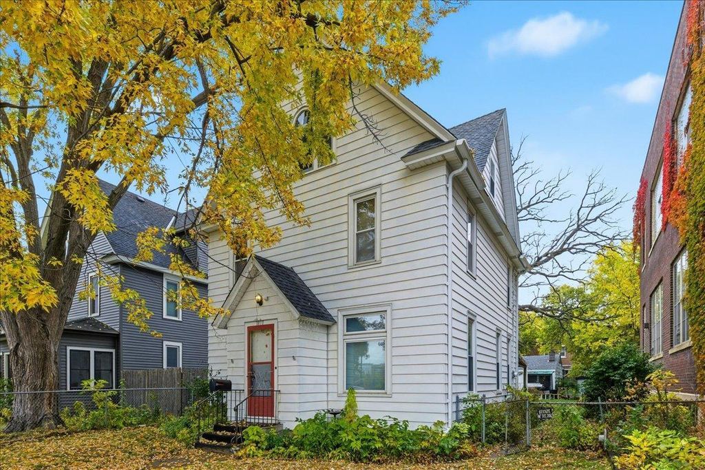 Photo of 1810 Dupont Avenue N, Minneapolis, MN 55411 (MLS # 7005730)