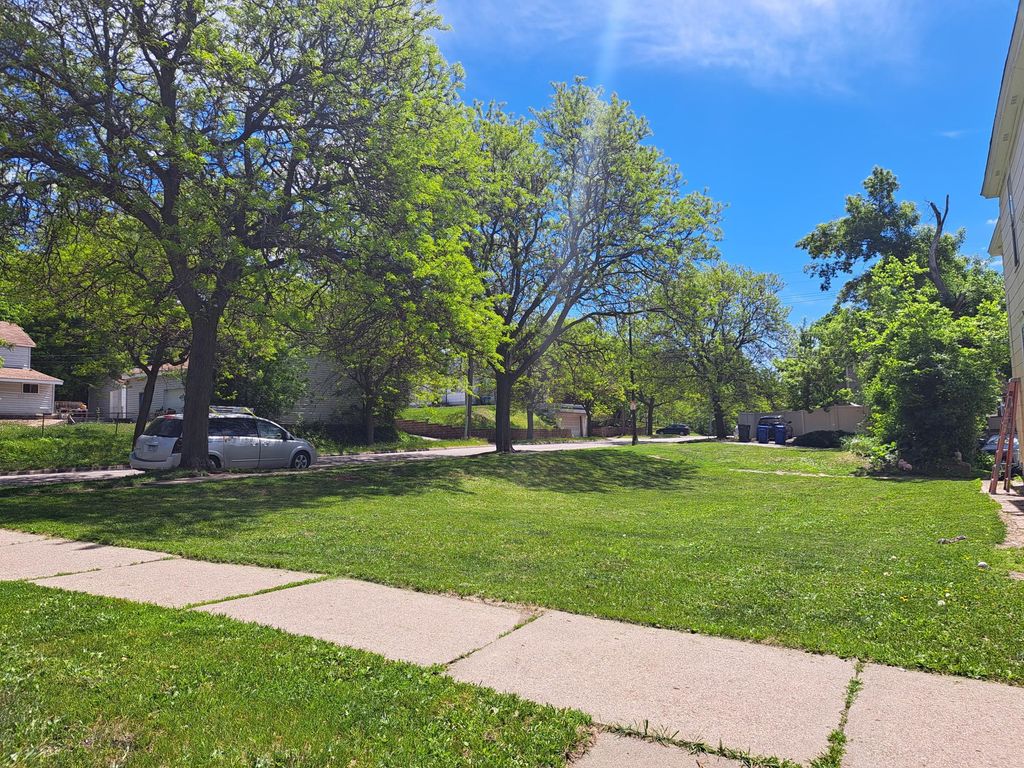 Photo of 696 Sims Avenue, Saint Paul, MN 55106 (MLS # 7079076)