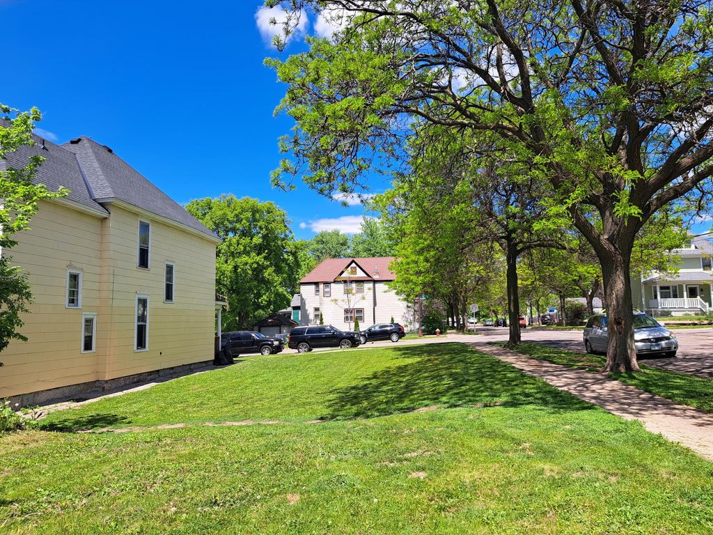 Photo of 696 Sims Avenue, Saint Paul, MN 55106 (MLS # 7079076)