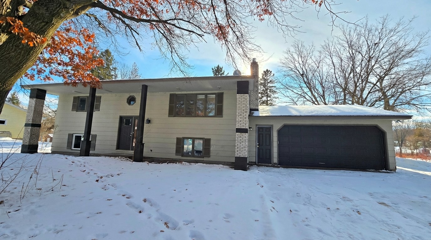 1431 Powell Street N