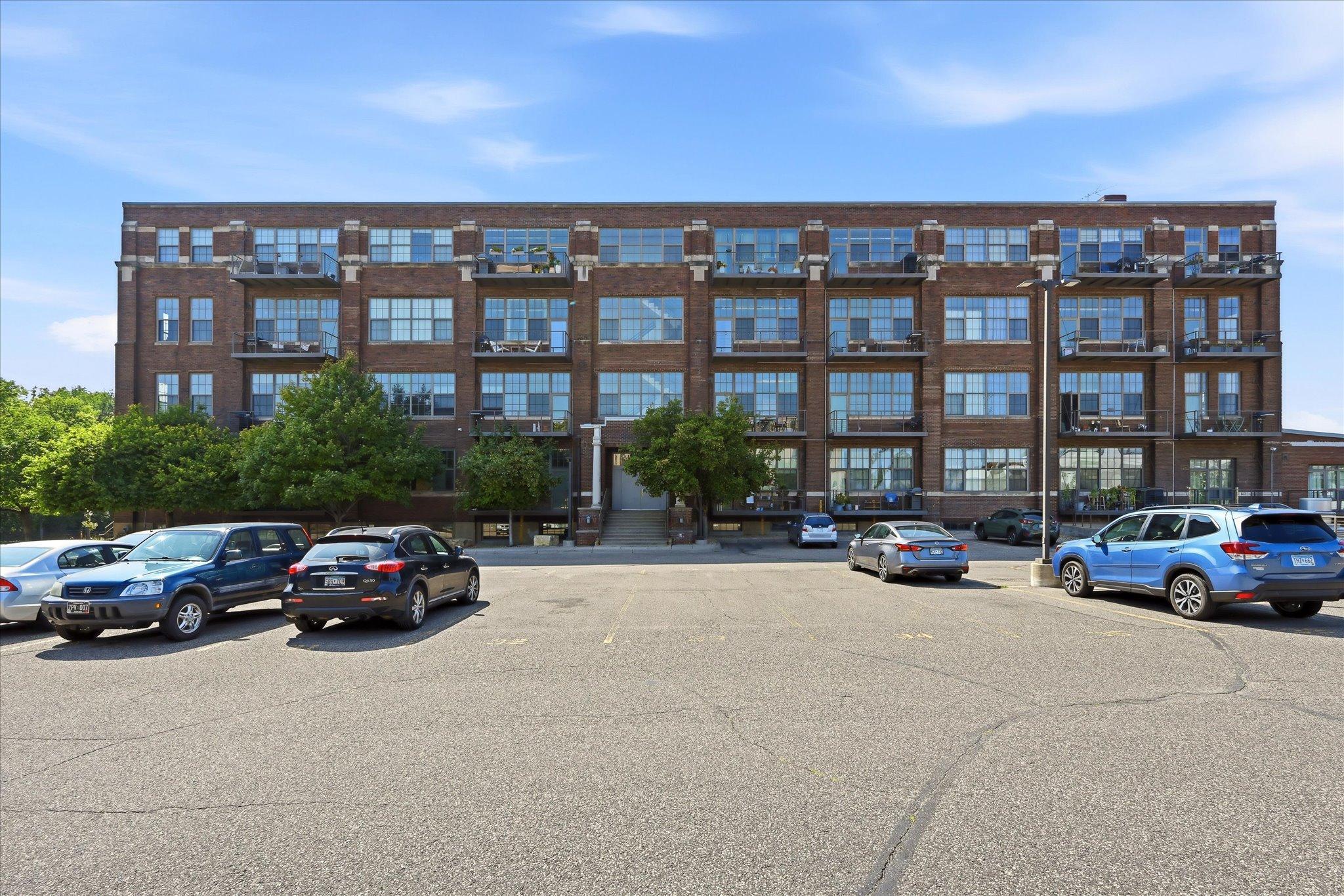 1901 E Hennepin Avenue 202
