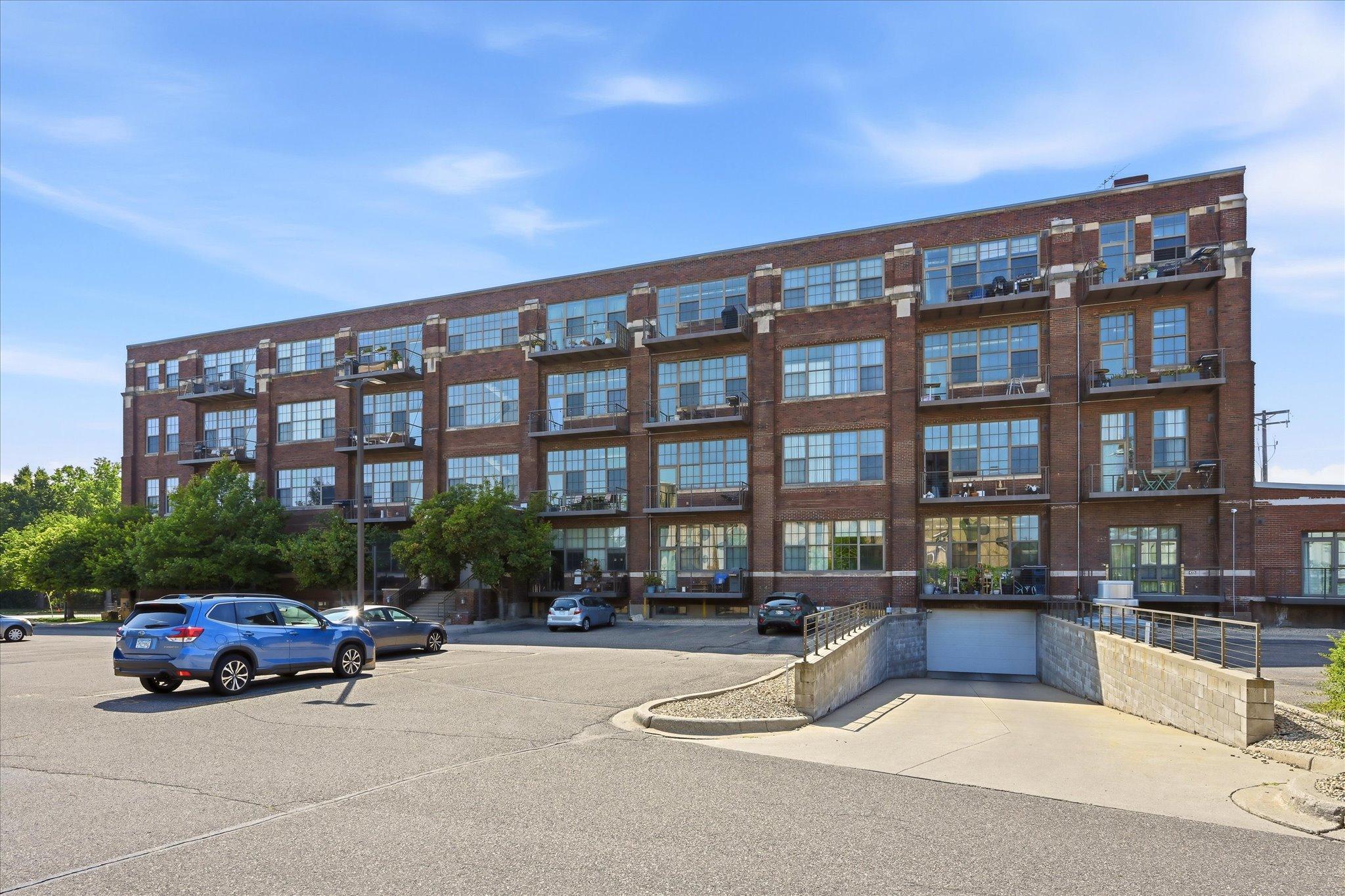 1901 E Hennepin Avenue 202