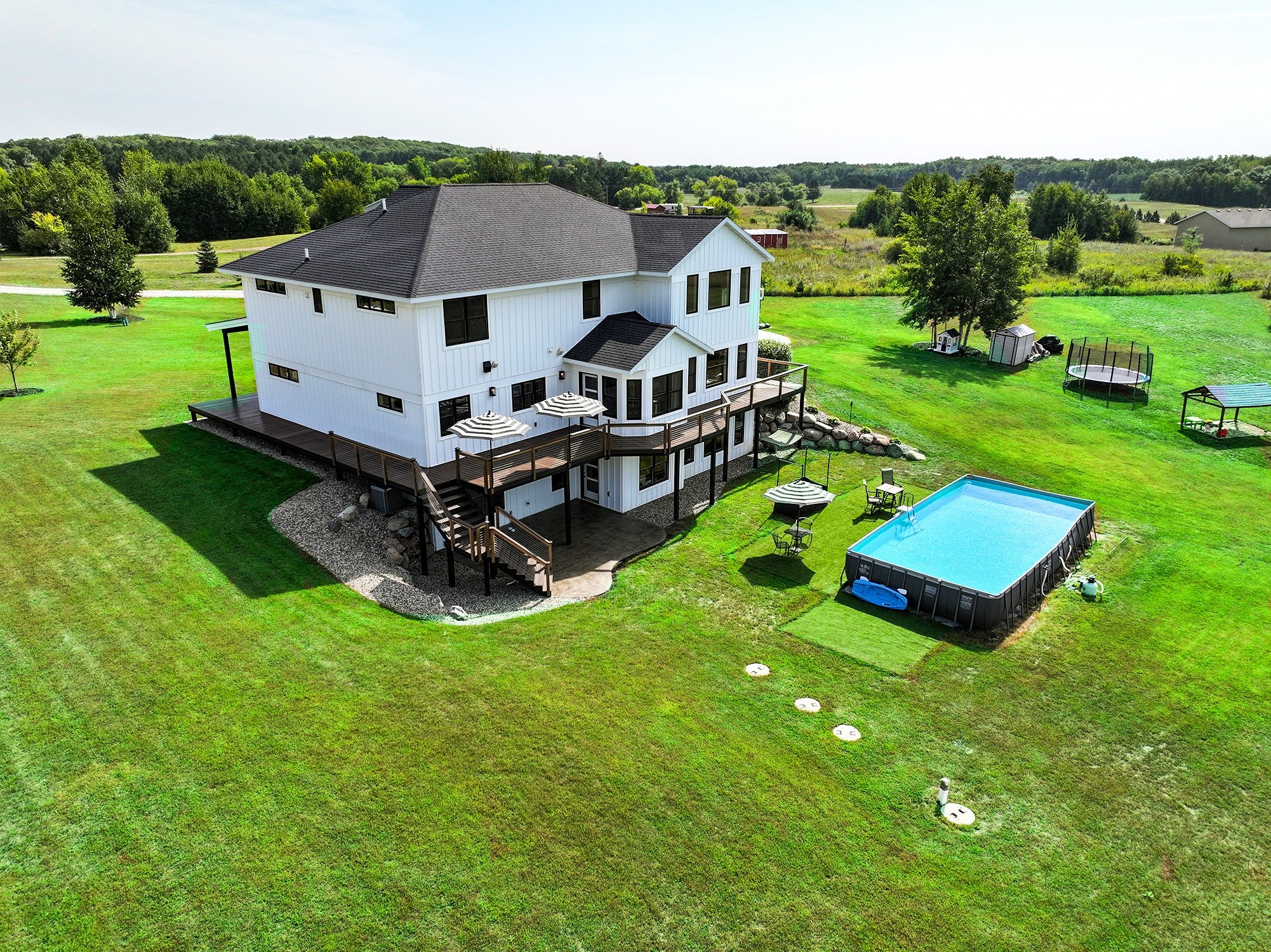 606 Venture Lane NE