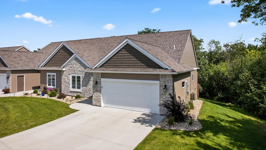 Photo of 2908 Platinum Drive NE, Rochester, MN 55906 (MLS # 7030414)