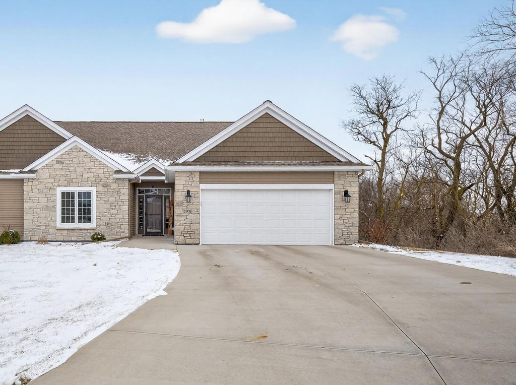 Photo of 2908 Platinum Drive NE, Rochester, MN 55906 (MLS # 7030414)