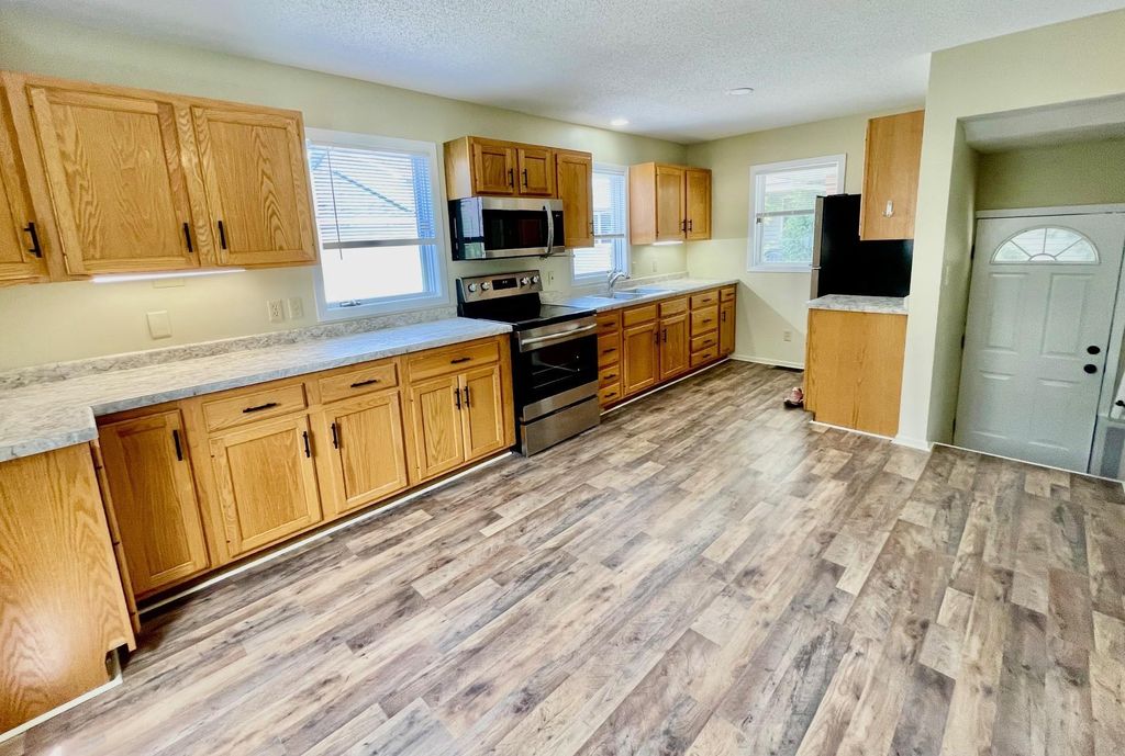 Photo of 1408 11th Avenue NW, Austin, MN 55912 (MLS # 7072020)