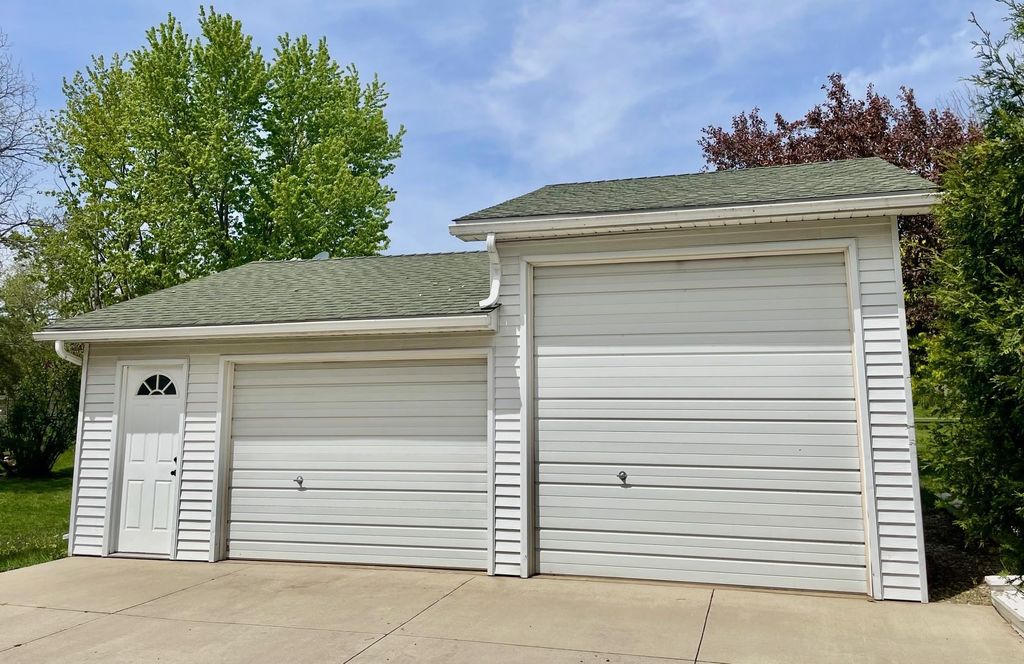 Photo of 1408 11th Avenue NW, Austin, MN 55912 (MLS # 7072020)