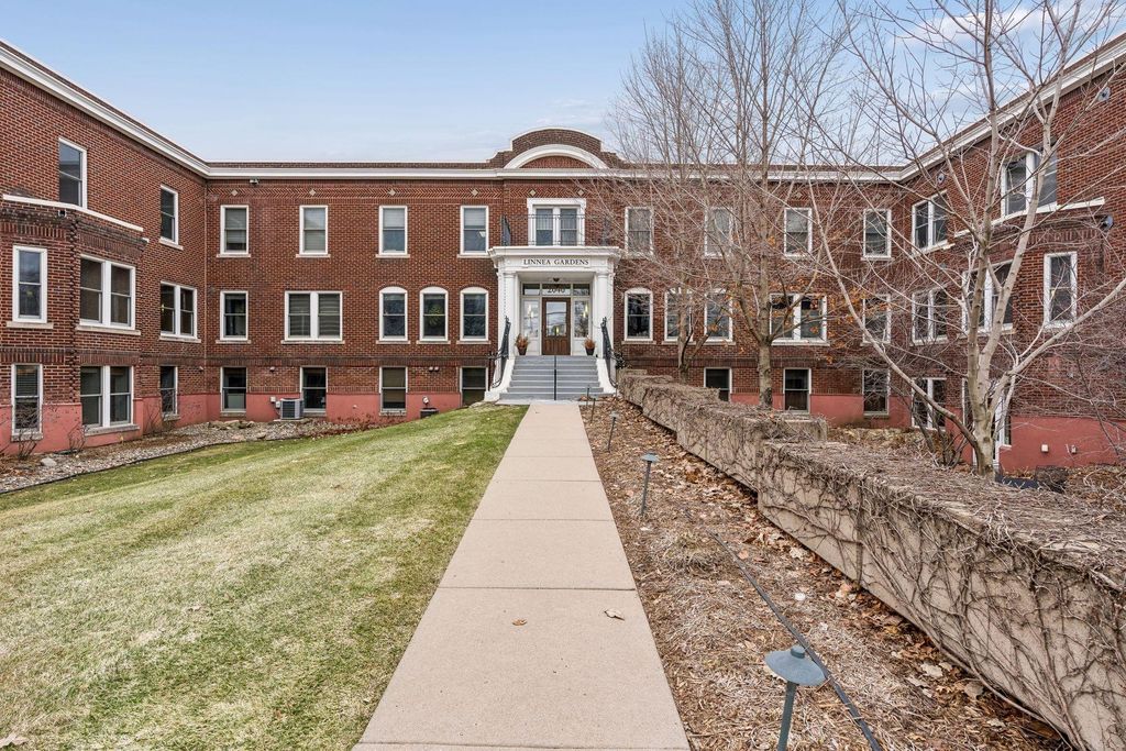 Photo of 2040 Como Avenue #202, Saint Paul, MN 55108 (MLS # 7036433)