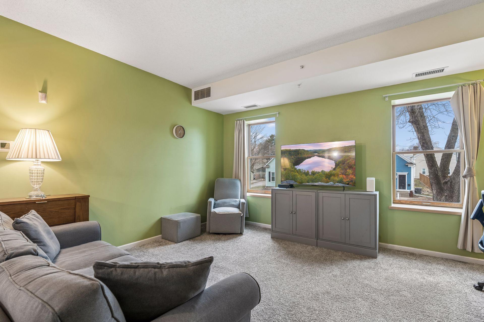 2040 Como Avenue 202