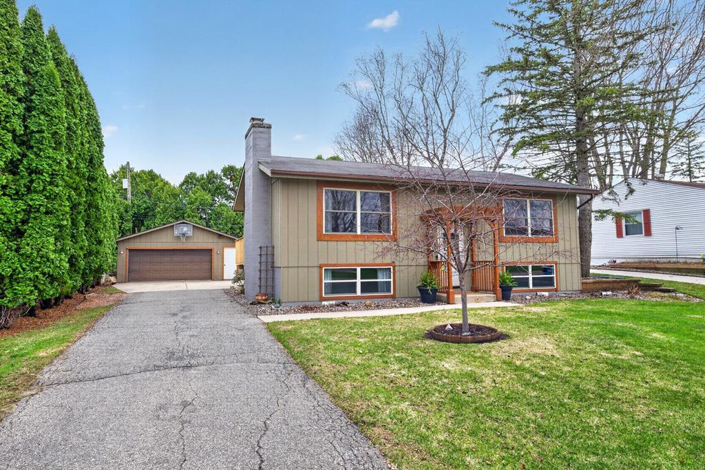 Photo of 1922 38th Street NW, Rochester, MN 55901 (MLS # 7054227)