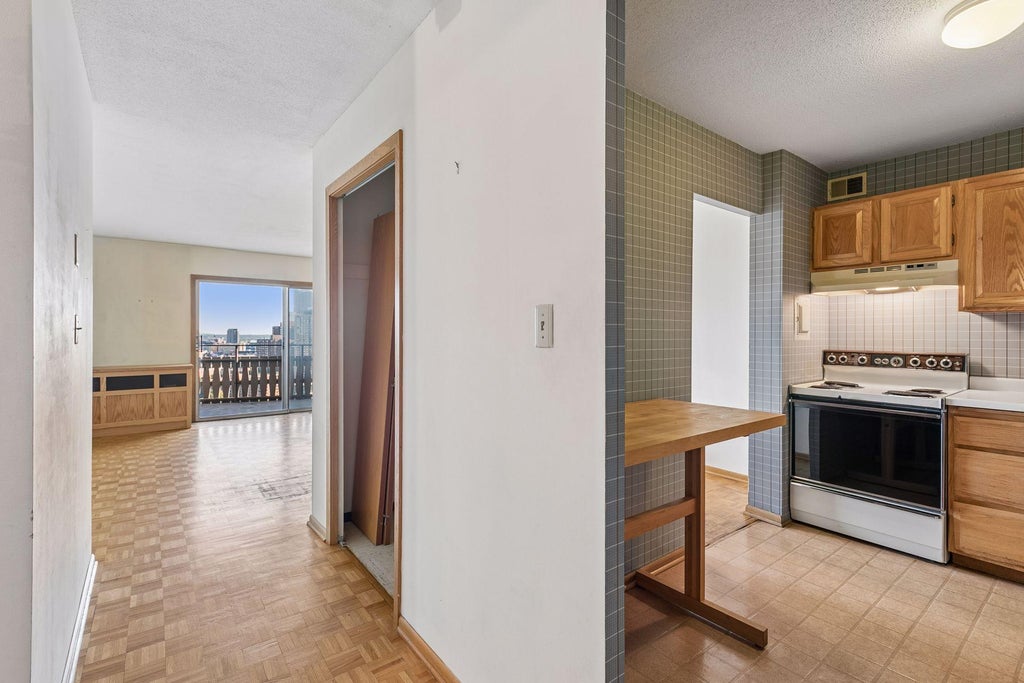 Photo of 400 Groveland Avenue #1912, Minneapolis, MN 55403 (MLS # 7119872)