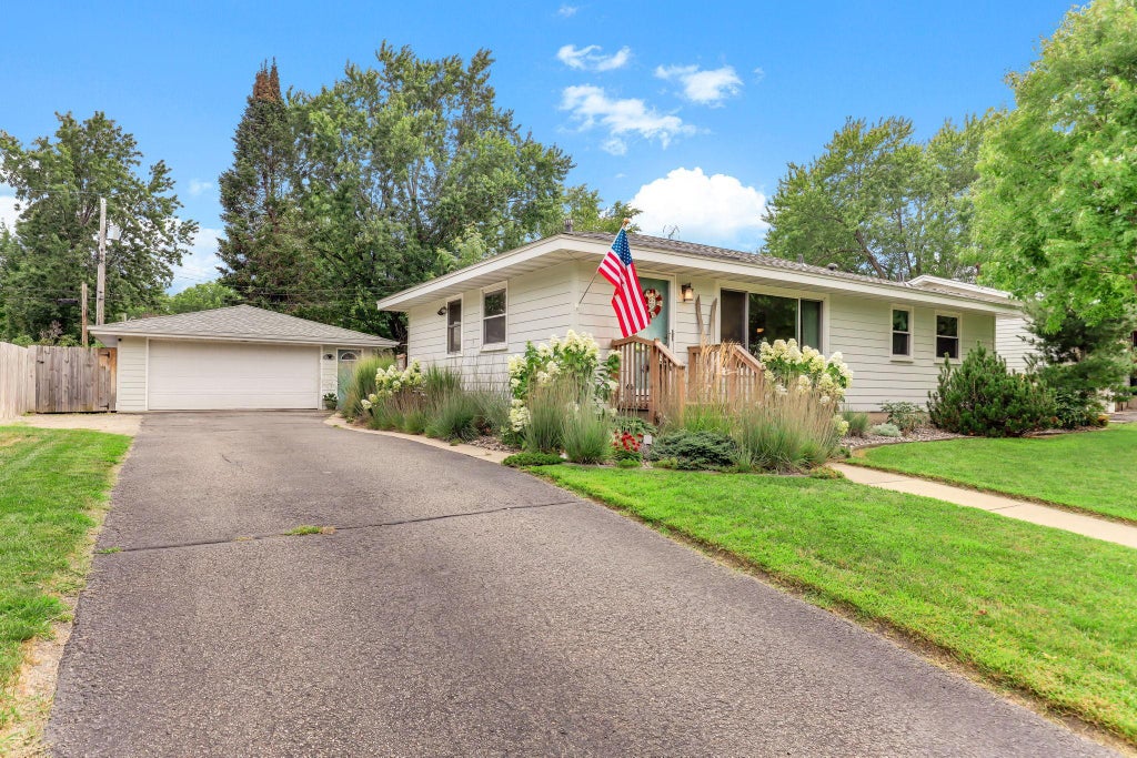 Photo of 8502 Upper 206th Street W, Lakeville, MN 55044 (MLS # 7128206)