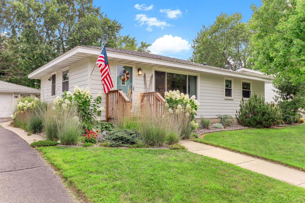 Photo of 8502 Upper 206th Street W, Lakeville, MN 55044 (MLS # 7128206)