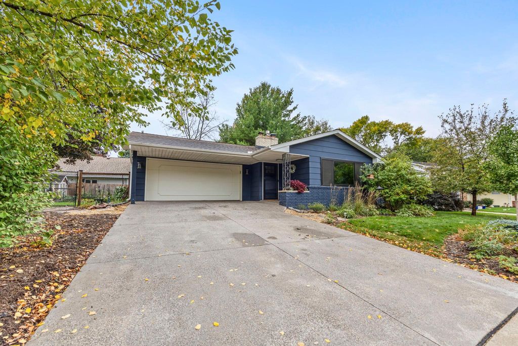 Photo of 396 Thompson Avenue W, West Saint Paul, MN 55118 (MLS # 7023567)