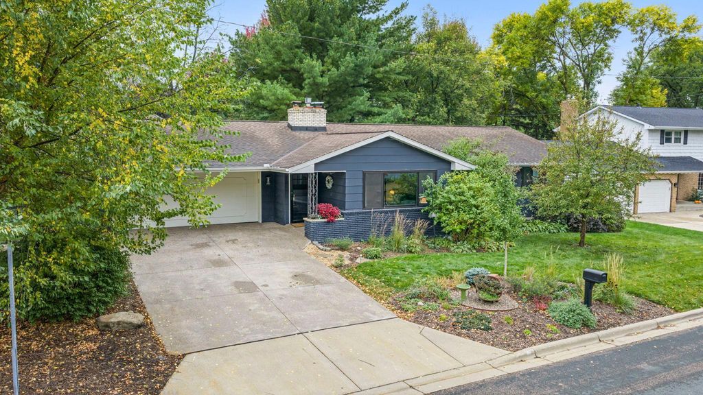 Photo of 396 Thompson Avenue W, West Saint Paul, MN 55118 (MLS # 7023567)