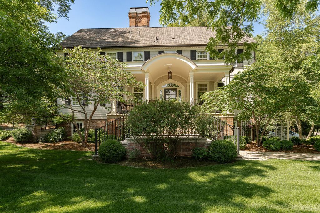 Photo of 821 8th Avenue SW, Rochester, MN 55902 (MLS # 7024965)